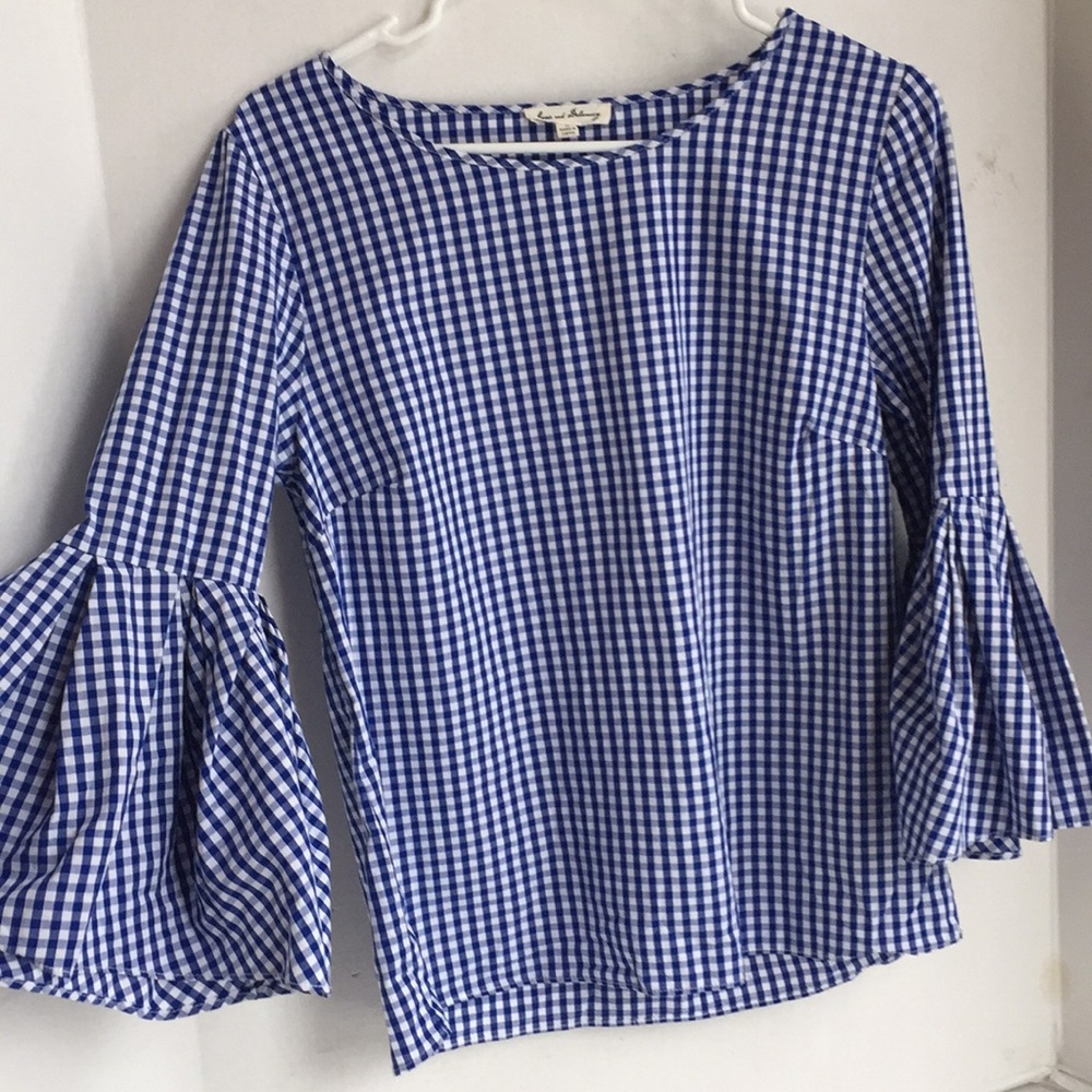 Jane and Delancey gingham blue top medium